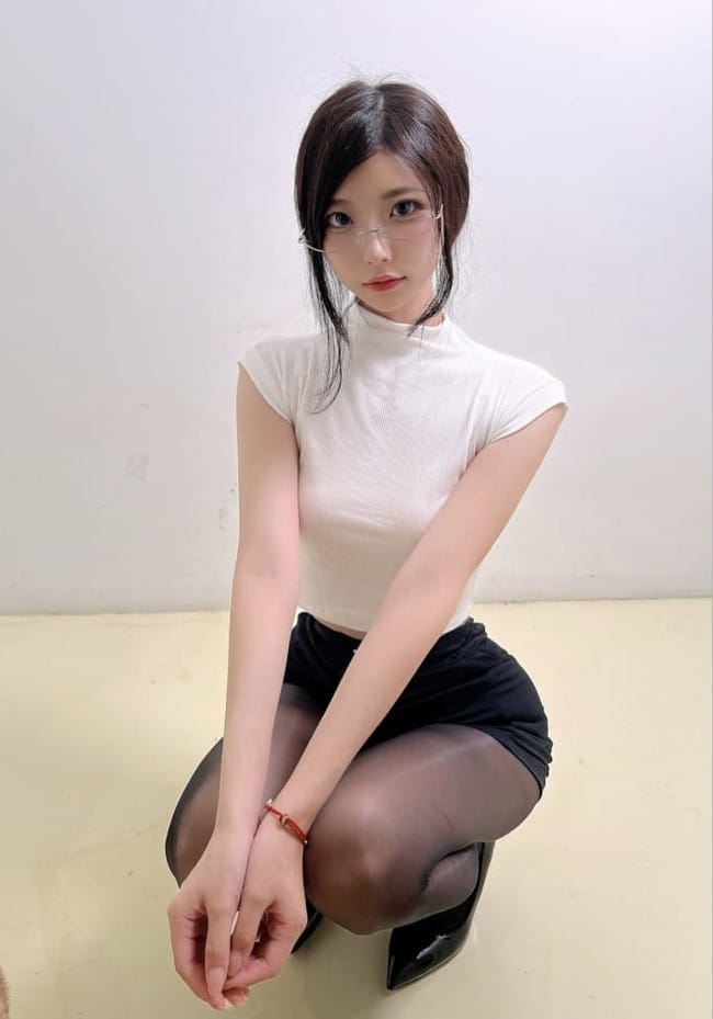 [微密圈]陈妮妮 – 诱惑的秘书 [14P-22M]-1